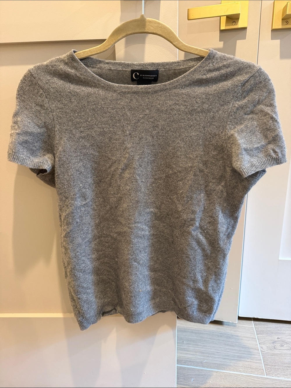 C by Bloomingdales  Gray Short Sleeve Cashmere Crewneck Top